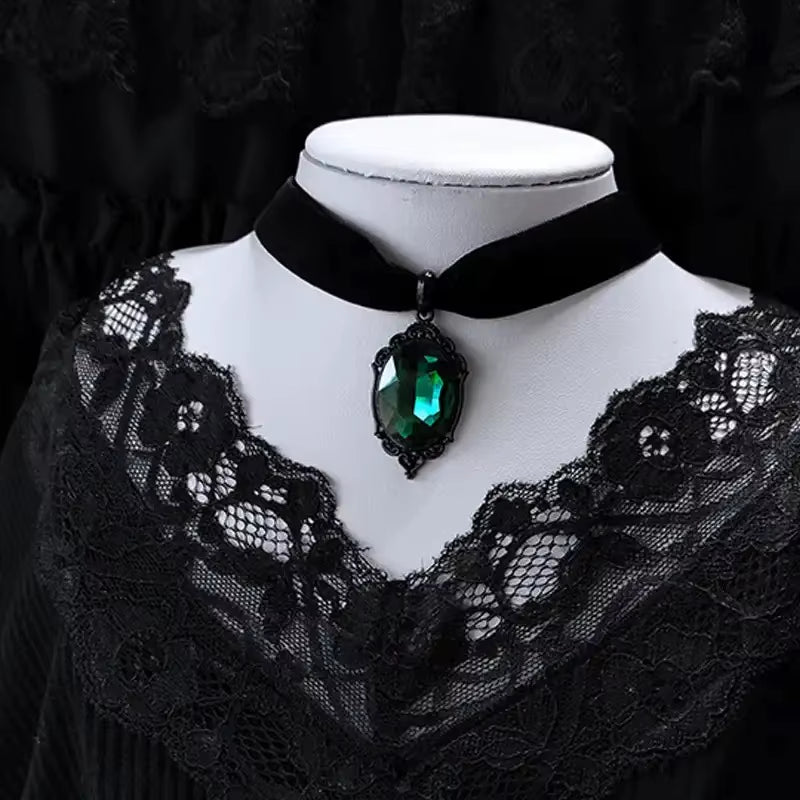 Gothic Venom Crystal Cameo Necklace for Women Fashion Witch Jewelry Accessorie Gift Goth Alternative Green Crystal Velvet Choker