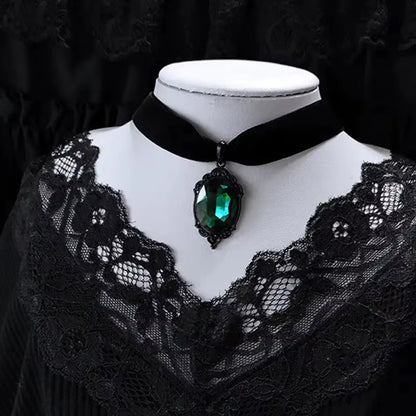 Gothic Venom Crystal Cameo Necklace for Women Fashion Witch Jewelry Accessorie Gift Goth Alternative Green Crystal Velvet Choker