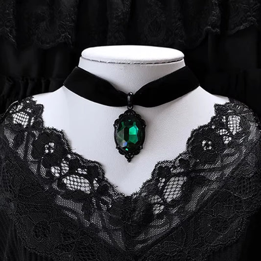 Gothic Venom Crystal Cameo Necklace for Women Fashion Witch Jewelry Accessorie Gift Goth Alternative Green Crystal Velvet Choker