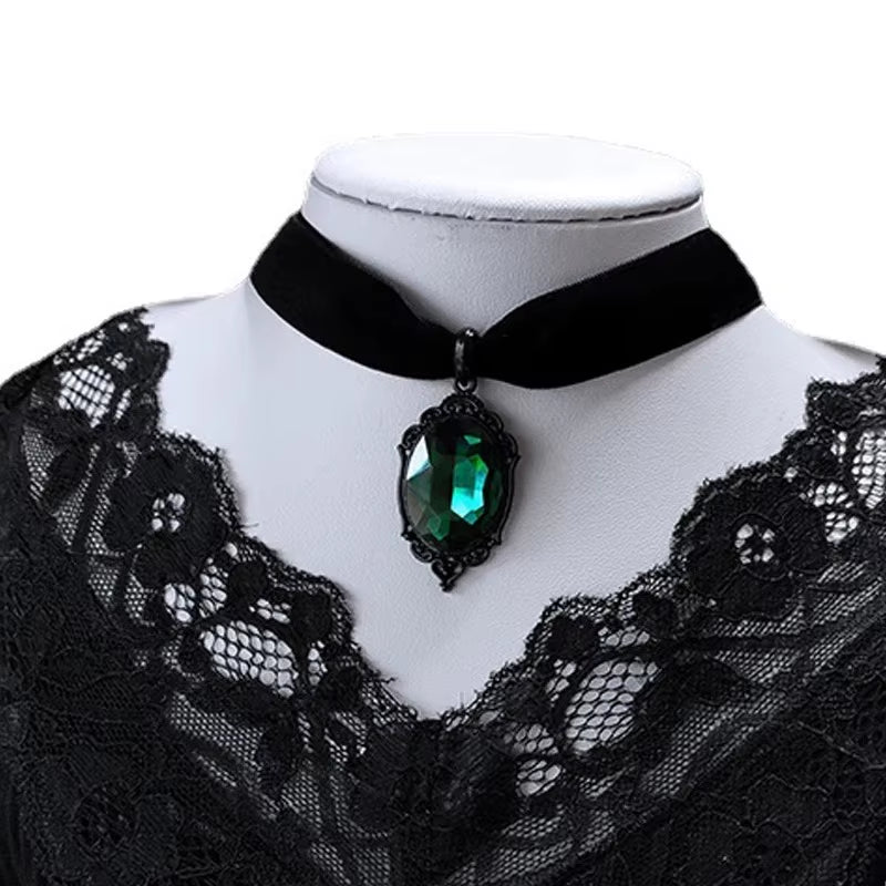 Gothic Venom Crystal Cameo Necklace for Women Fashion Witch Jewelry Accessorie Gift Goth Alternative Green Crystal Velvet Choker