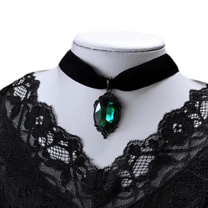 Gothic Venom Crystal Cameo Necklace for Women Fashion Witch Jewelry Accessorie Gift Goth Alternative Green Crystal Velvet Choker