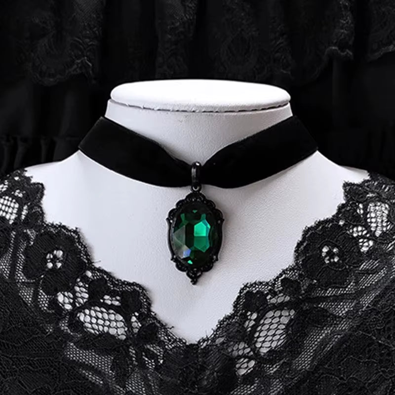 Gothic Venom Crystal Cameo Necklace for Women Fashion Witch Jewelry Accessorie Gift Goth Alternative Green Crystal Velvet Choker