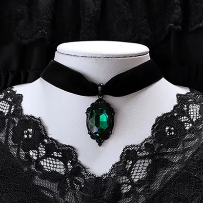 Gothic Venom Crystal Cameo Necklace for Women Fashion Witch Jewelry Accessorie Gift Goth Alternative Green Crystal Velvet Choker